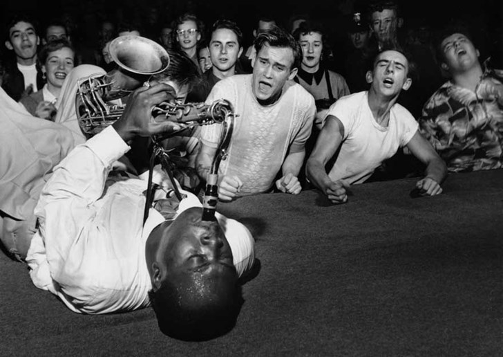 Buổi biểu diễn của Big Jay McNeely,1953, các khán giả phát cuồng vì anh.