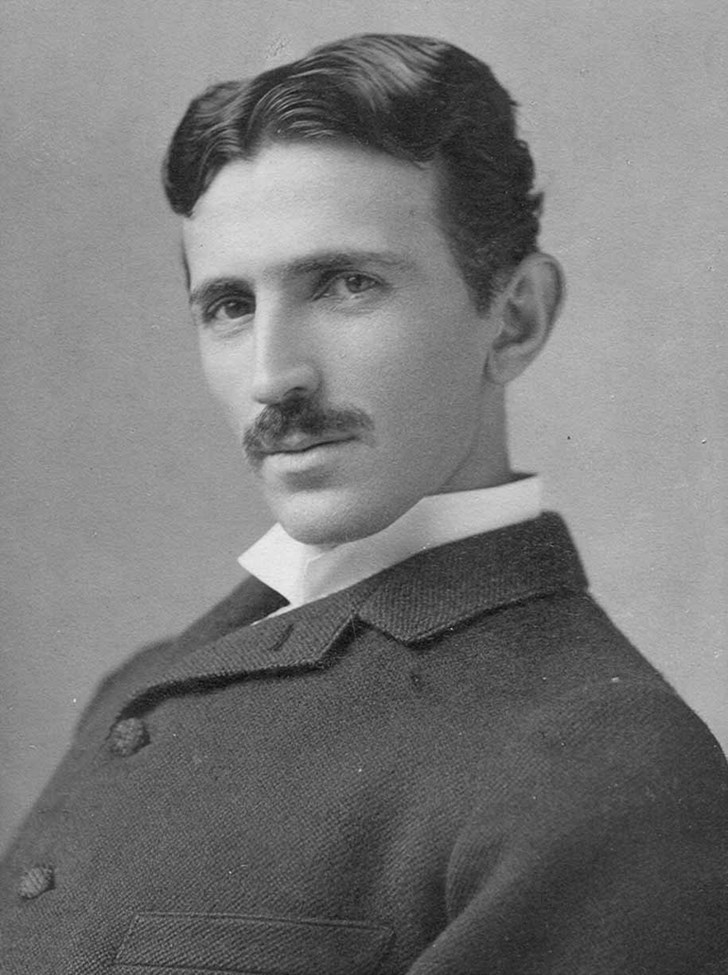 Nikola Tesla, 1893 (Học vật lý các bạn sẽ biết người này :D)