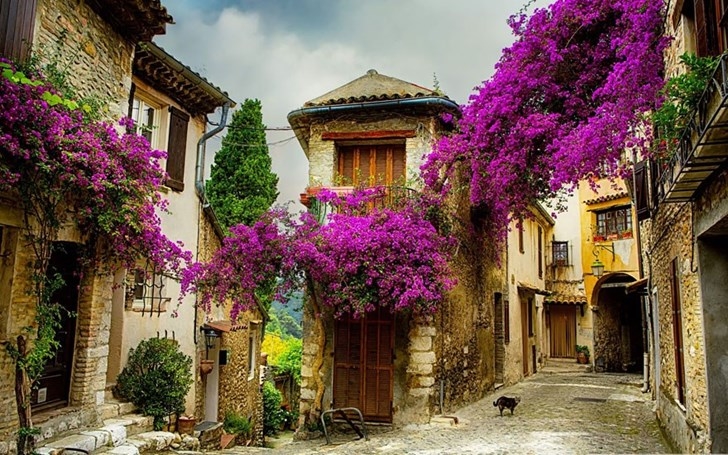 Làng nhỏ ở Provence, France