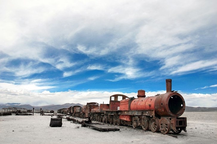 #9 Một con tàu rỉ sắt bỏ hoang ở Uyuni, Bolivia