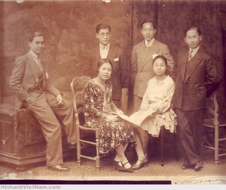 FAMILY GROUP 1930S. ẢNH: ROZIER-VIETNAM. VIETNAM MEMORIES