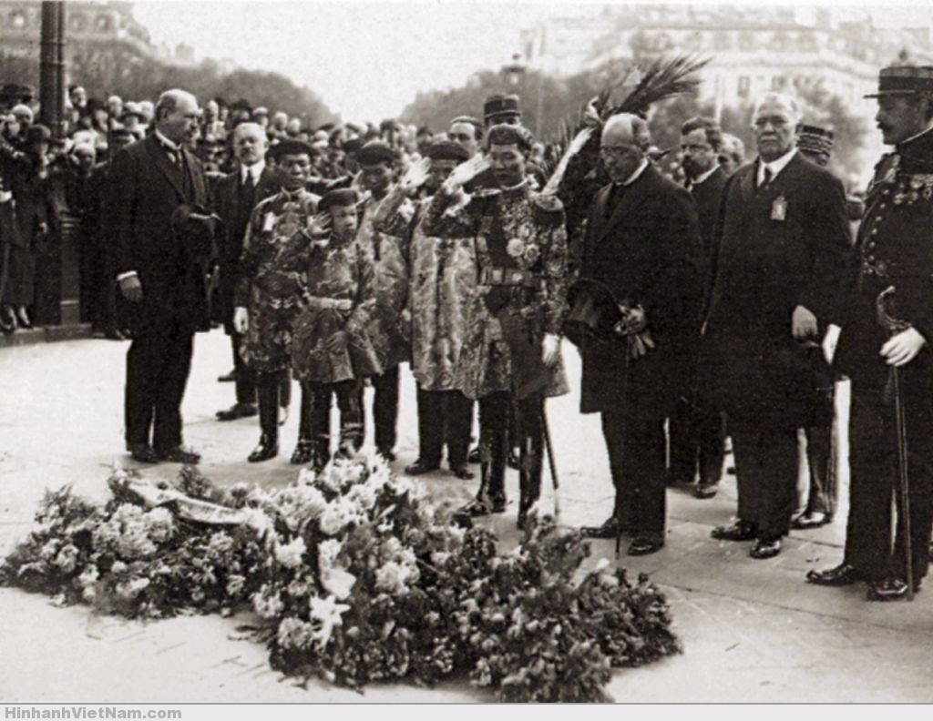 Vua Khải Ðịnh và thái tử Vĩnh Thụy tại Paris năm 1922