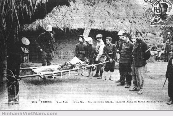 Chuyên chở một thương binh (1909)