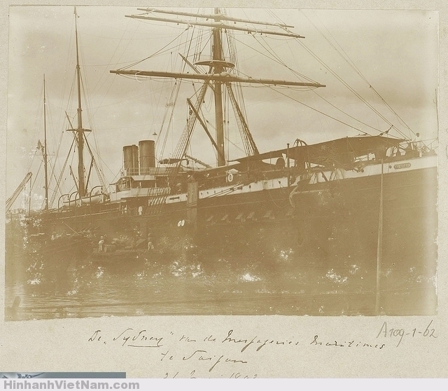 Một tàu khách nổi tiếng của Pháp tại bến cảng. The French passenger ship S.S. Sydney of Messageries Maritimes Co. in Saigon, Vietnam - 1893