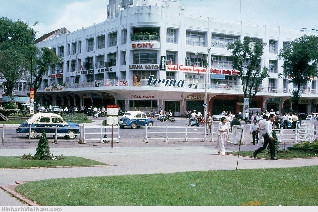 SAIGON 1965 - Thương xá TAX