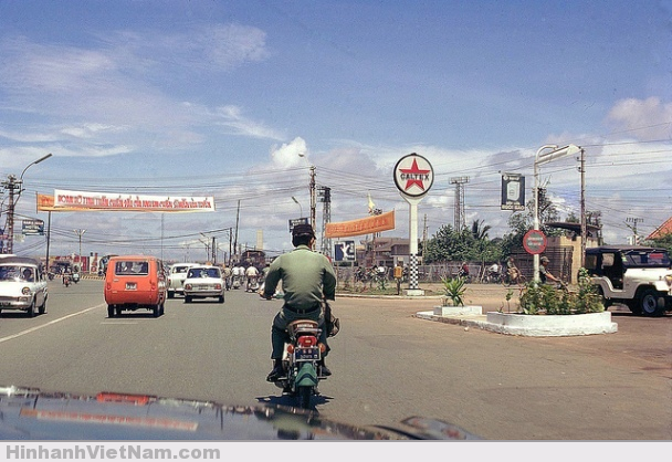 Đường lên sân bay Tân Sơn Nhất, nay là đường Trường Sơn