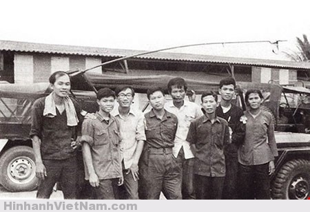 Nhóm biệt động vào tiếp quản Trung tâm Điện toán của BTTM quân đội Việt Nam Cộng hòa sáng 30-4-1975. Ảnh: http://phapluattp.vn/