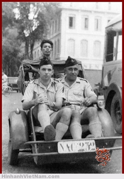Hai người lính gendarmes Pháp ở Sài Gòn
