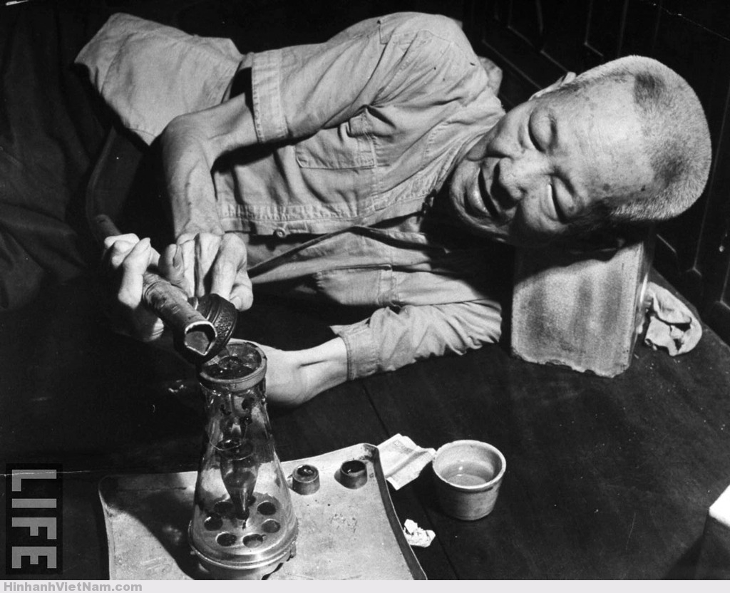Ảnh độc về tệ nạn thuốc phiện ở Sài Gòn xưa