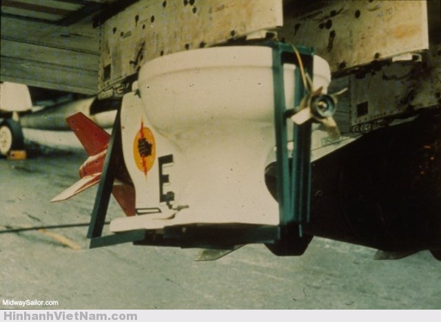 Quả bom kỳ quái nhất chiến tranh Việt Nam: Chiếc bồn cầu